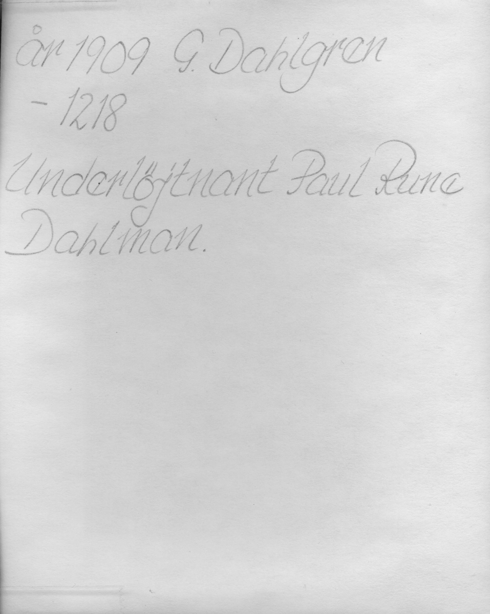 På kuvertet står följande information sammanställd vid museets första genomgång av materialet: Underlöjtnant Paul Rune Dahlman.
