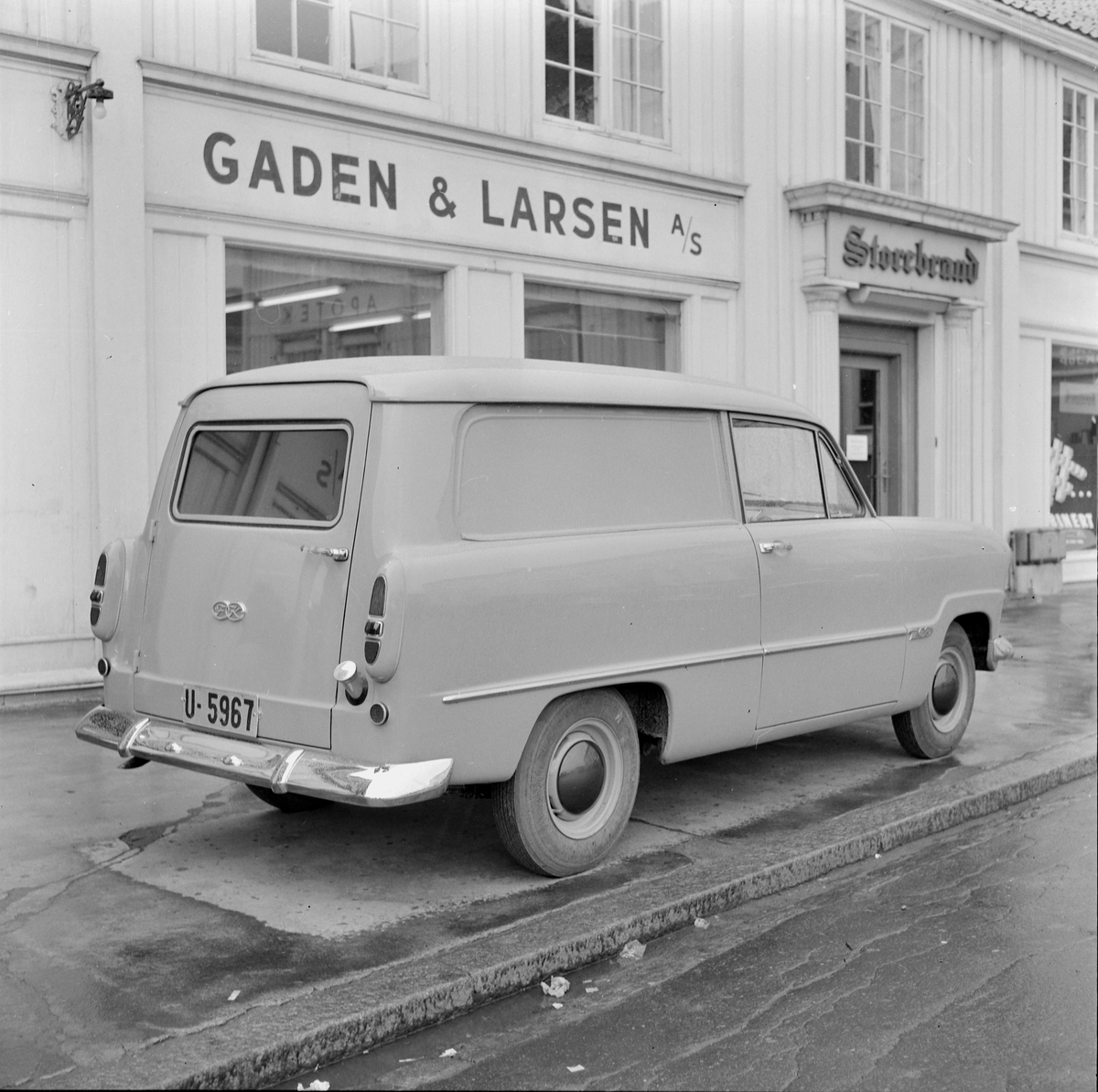 Varebil hos Gaden & Larsen A/S