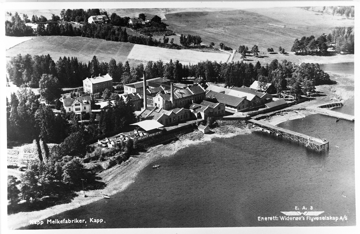 Flyfoto av Kapp Melkefabrikk en gang mellom 1936 og 1940.