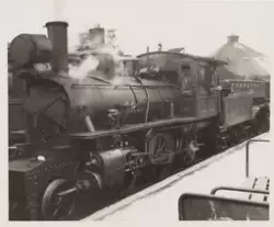 Smalsporet damplokomotiv type XXIIId nr. 51 i Drammen