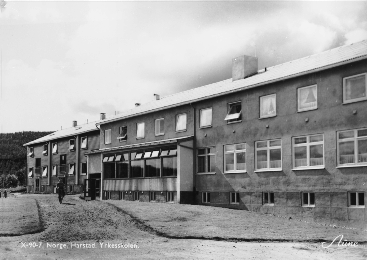 Internatbygget ved Sør-Troms yrkesskole (Harstadbotn videregående skole).