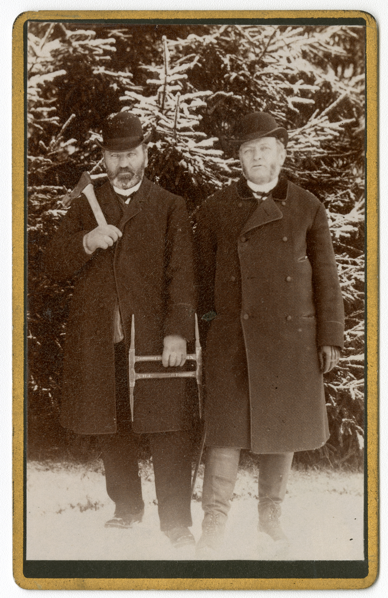 Foto av Ingeniør Johan Hønen og Ingeniør Teiste antagelig på Dal Gård, ca. 1880-tallet

Påskrift i album: Ingeniør Hønen og Theiste