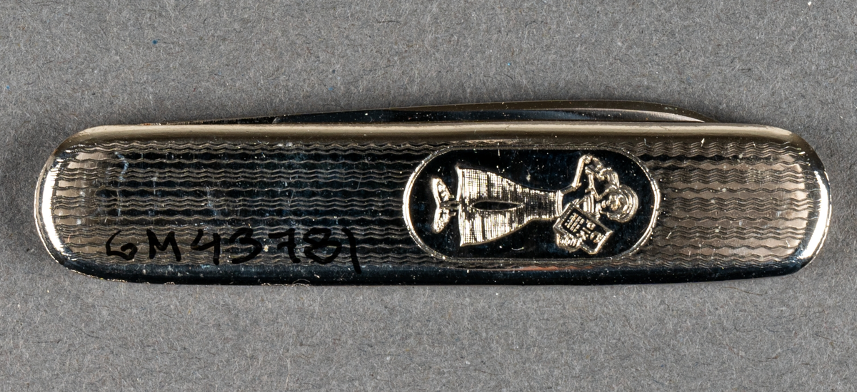 Fickkniv av stål med inskription: PIX, samt Pix-pojken.