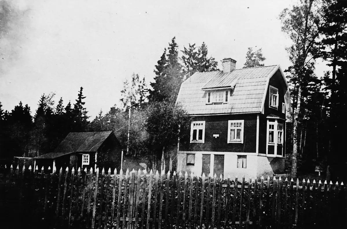 Strömsborg år 1918. 
Långbrodalsvägen 136. 
Ägare Hjalmar och Ebba Karlsson. 
Kortet från Åke Karlsson. ::