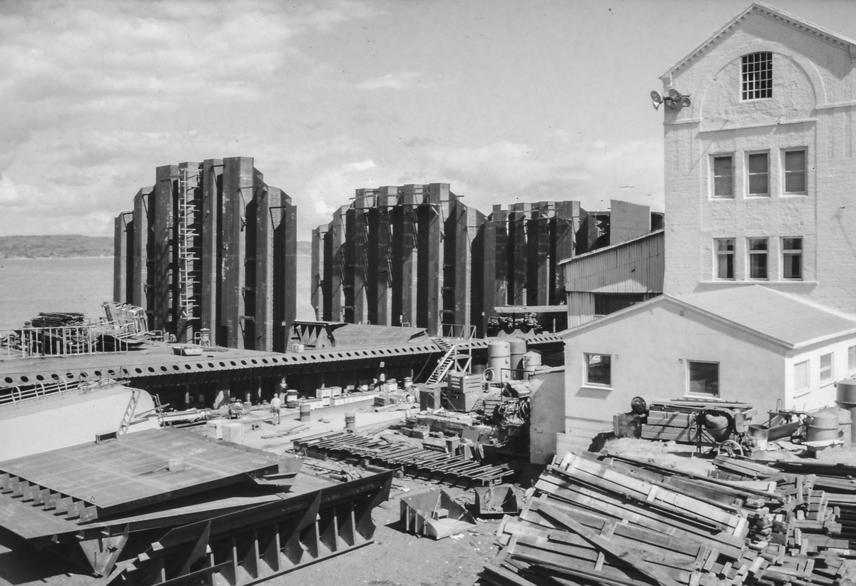 Tangen Verft AS,  tankkasse monteres. ca. 1960 -åra