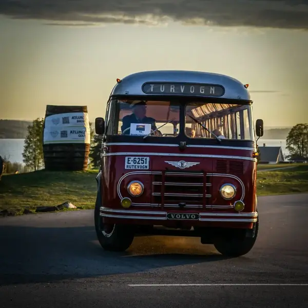 Veteranbuss utenfor Atlungstad Brenneri