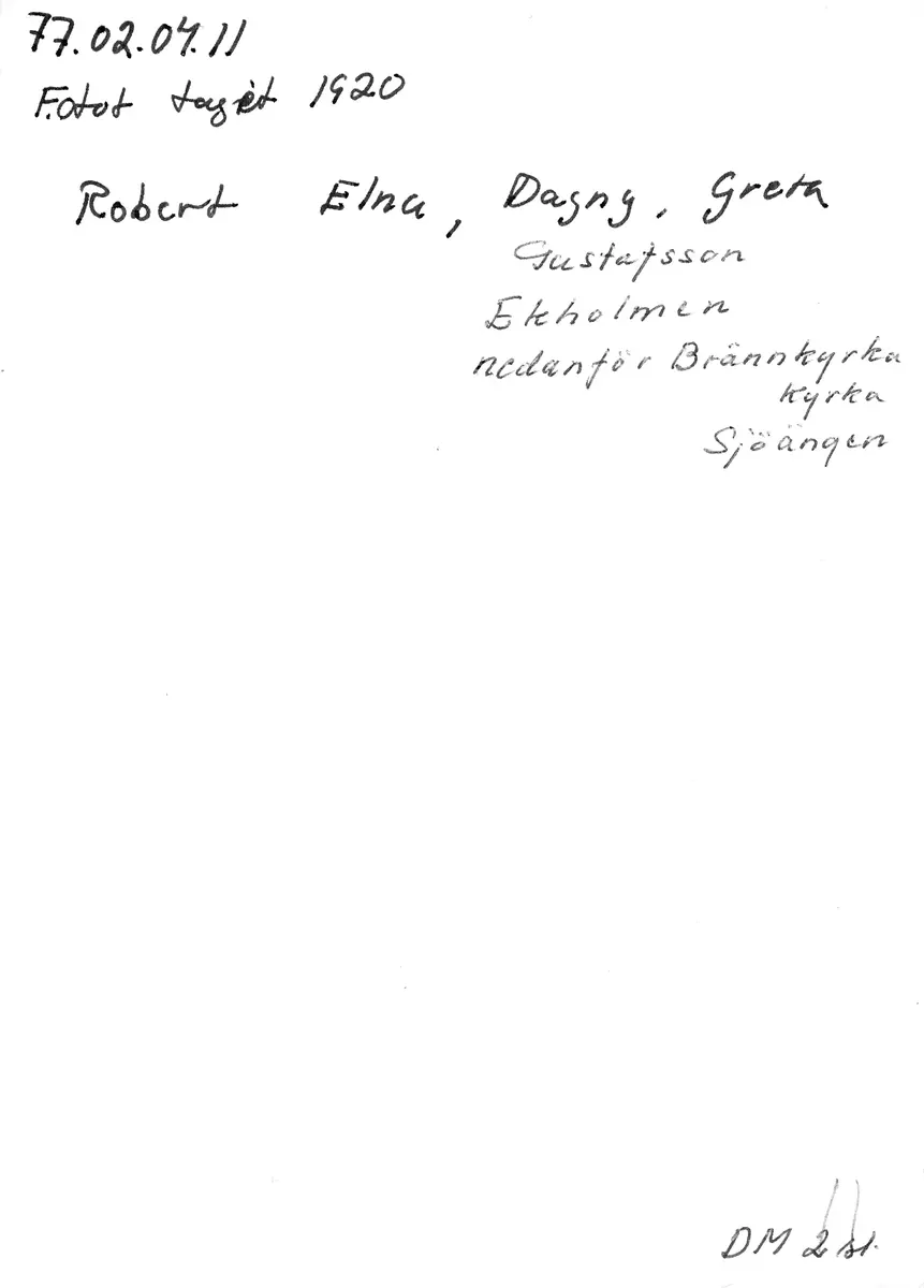 Robert, Elna, Dagny och Greta Gustafsson, Ekholmen nedanför Brännkyrka kyrka. Fotot taget 1920.
 ; BHF studiecirkel vt 2016:
Se beskrivning till bild bhf1407_099