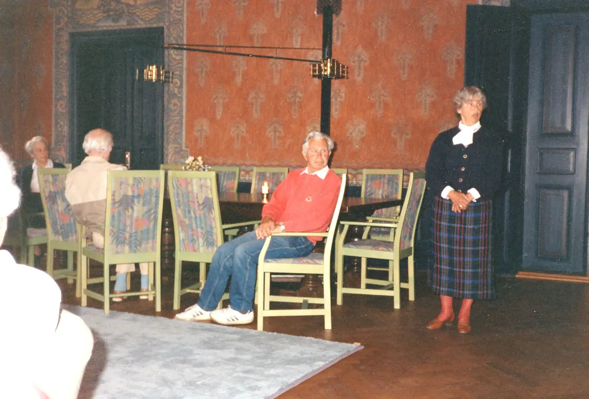 Bussresa 1994 till Nynäs och Nyköping. I Rådhussalen.
Foto: Neida och Stig Jonsson.