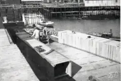 Filetfabrikken på Melbu under bygging. 8. mai 1942. Hjørnebe