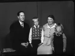 Familie,jakke og kjole.
Fam Knut Lofthus Torpo