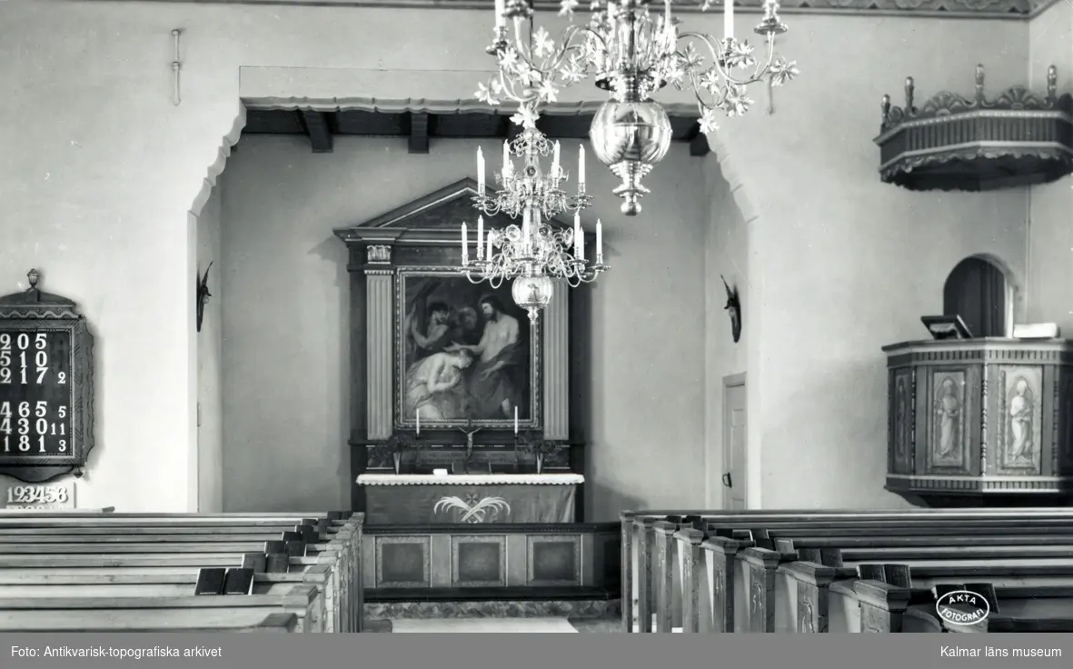 Interiör mot altaret i Ankarsrums kyrka.