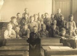 Gutteklasse i et klasserom på Vestheim skole.