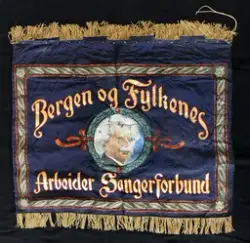 Bergen og Fylkenes Arbeider Sangerforbund. Fane fra 1946. Fo