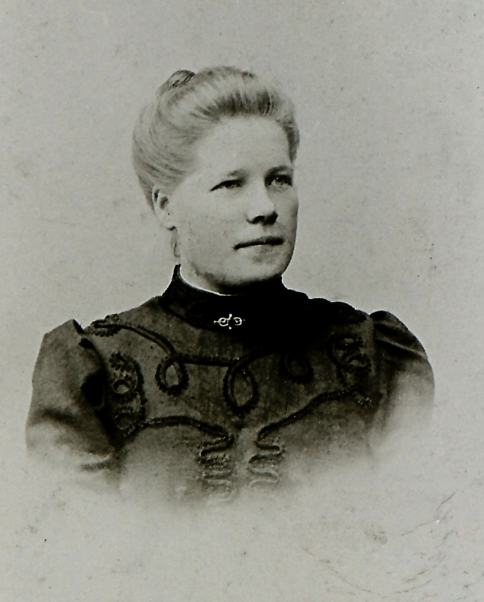Anna Olausdatter Sommerstad (Alebrethaugen) f.1884.