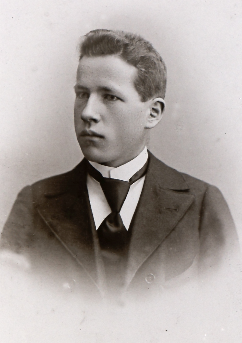 Olaf O. Sommerstad (Alebrethaugen). (1882-1953)