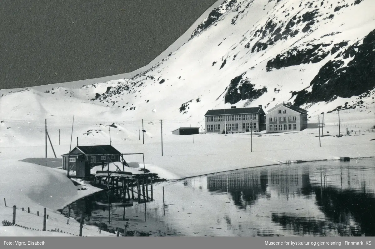 Solvang internatet på Sarnes til høyre. 1960/61.