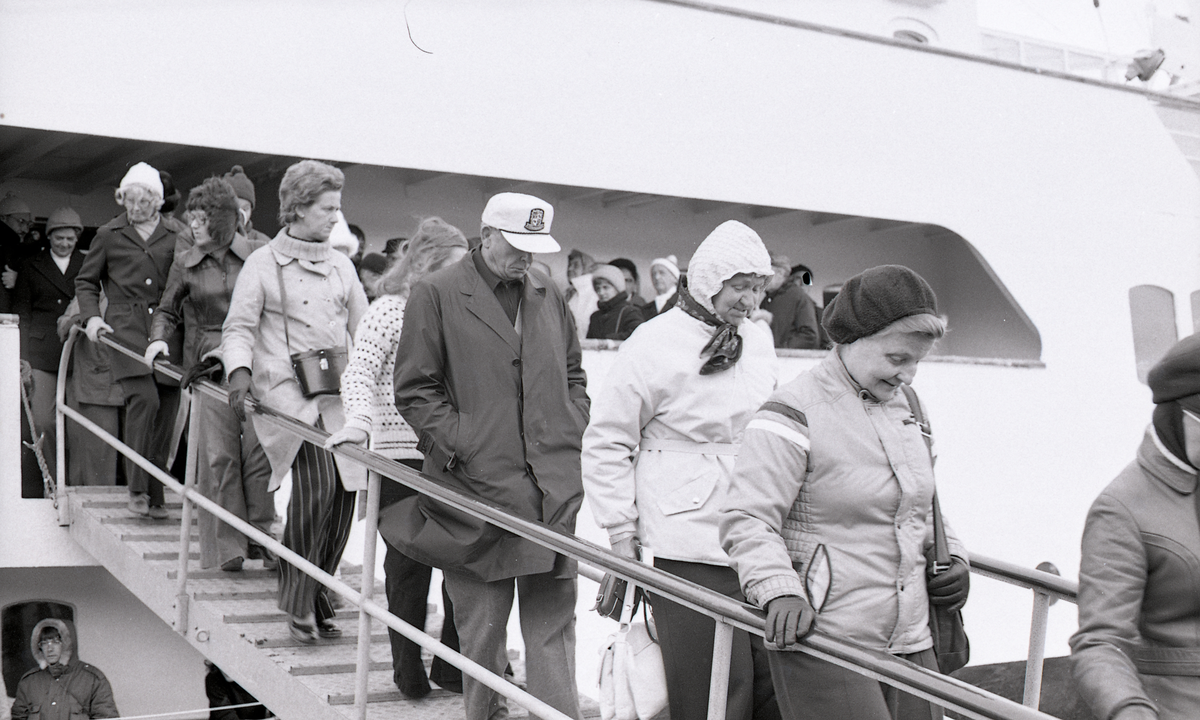Passasjerer fra hurtigruteskipet "Lofoten". 