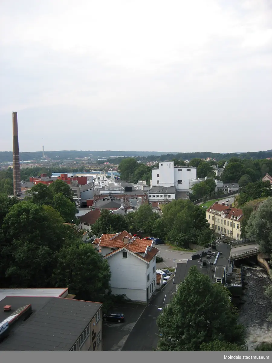 Utsikt från Stora Götafors mot Papyrus industriområde år 2007, efter att företaget hade lagts ner. 
Relaterade motiv: 2024_1159 - 1183.