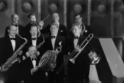Orkesteret i Chat Noirs "Orfeus i undergrunnen" i 1940.