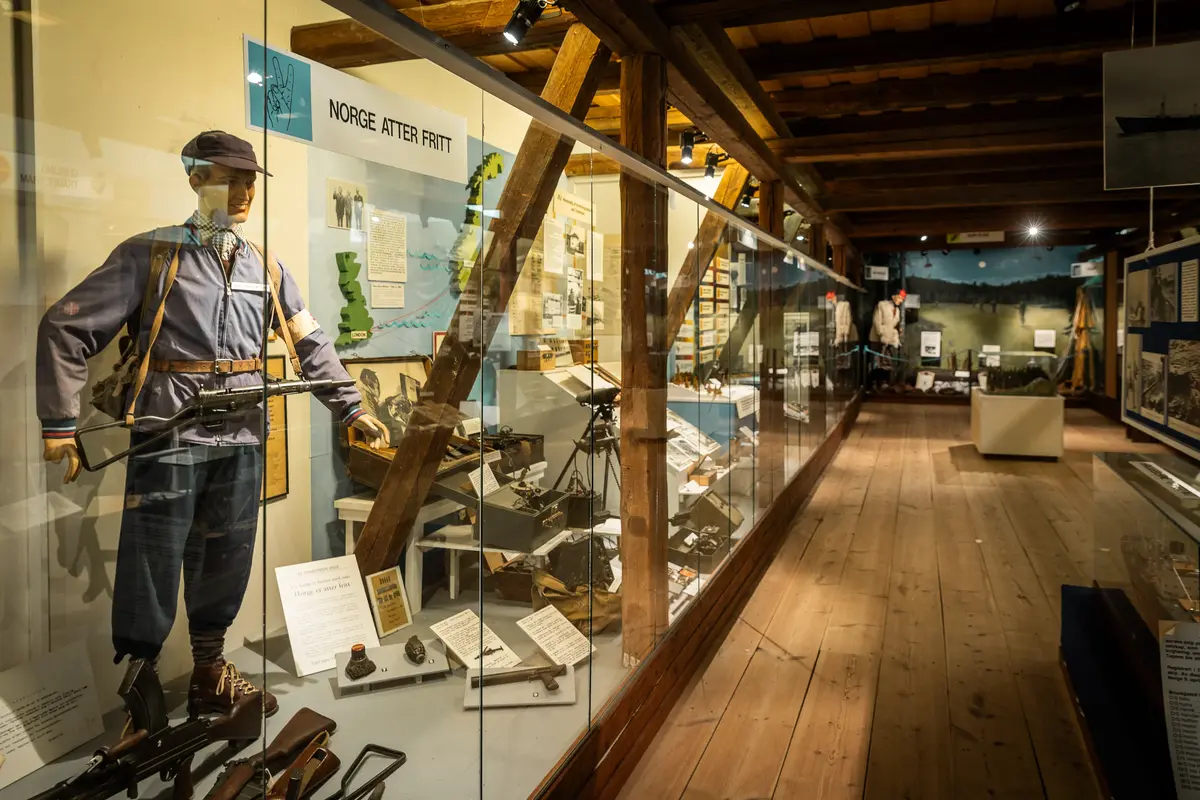 Interør fra Nedre Buskerud Hjemmefrontmuseum.