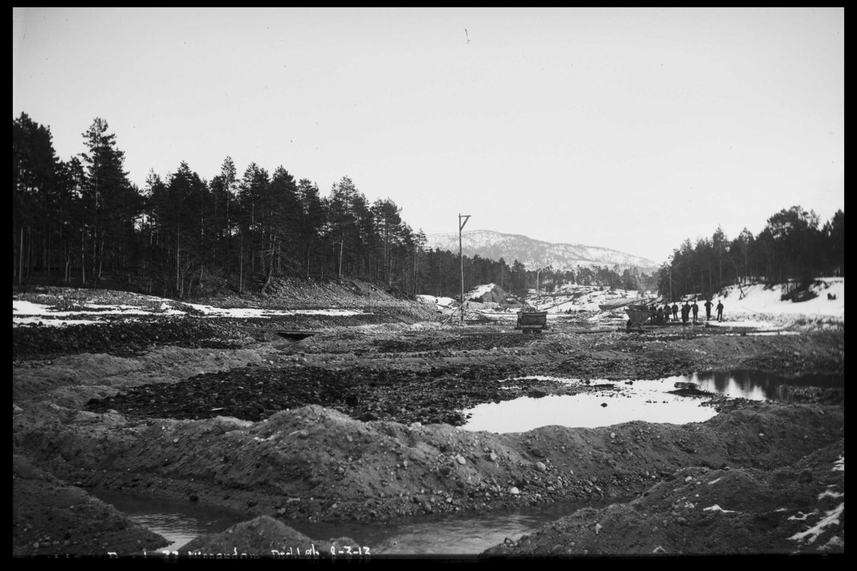 Arendal Fossekompani i begynnelsen av 1900-tallet
CD merket 0468, Bilde: 35
Sted: Høgefossområdet
Beskrivelse: Regulering / uttapping av elva