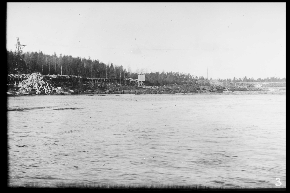 Arendal Fossekompani i begynnelsen av 1900-tallet
CD merket 0565, Bilde: 35
Sted: Flaten
Beskrivelse: Fossen med tårn til taubanen