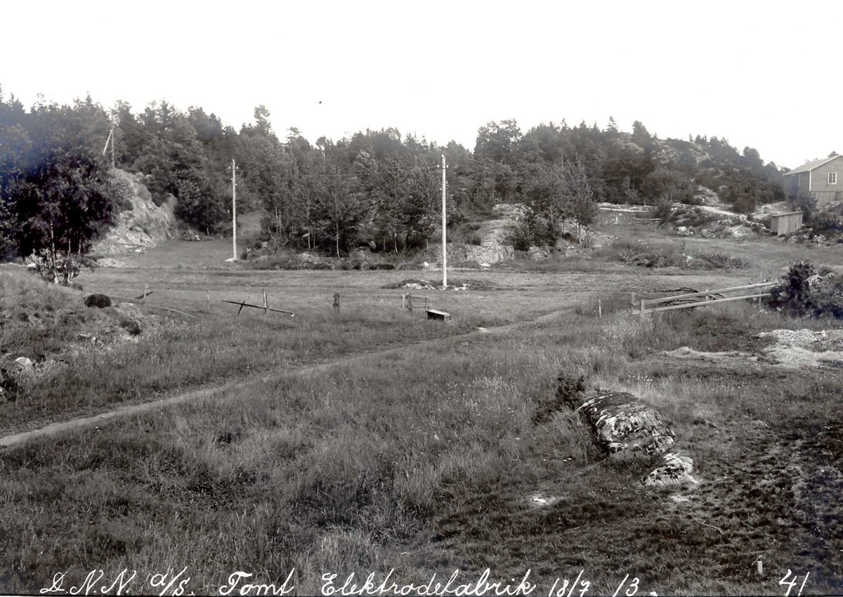 "18/07-1913" Nitriden. Tomt for elektrodefabrikken. Dyrket mark, hvor kuene beitet før industrien kom.