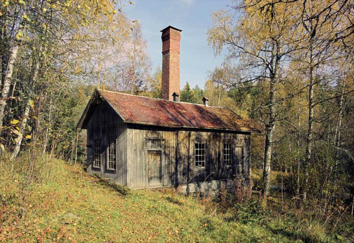 Serien viser 9 ulike motiv fra Gullverket på Eidsvoll.