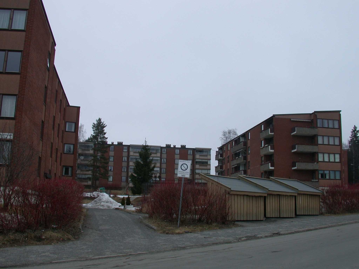 Skåreråsen og Skårer terrase Blokker og fellesgarasjer
Fotovinkel: N