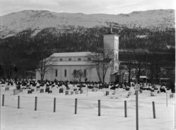 Eidsvåg kirke bygd 1878 er en langkirke i tre. Den har 250 s