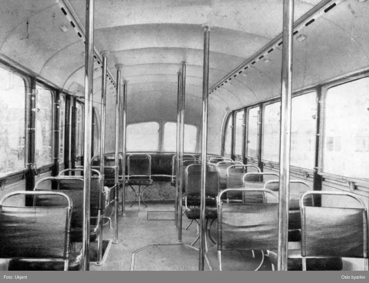 Turbinbussen ble første gang presentert i 1935. Her vises interiøret slik bussen framstod i 1935. Bildet er fra et hefte merket "Eksperimentell buss" 1935.