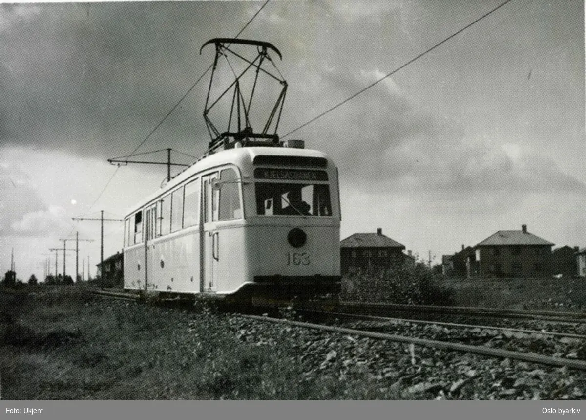 Oslo Sporveier. Kjelsåsbanen, linje 4, prototyp Gullfisk 163, type E2 . Første bylinje med Gullfisktrikker (fra 1937)
