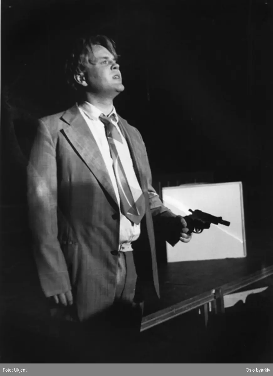 "Blues for Mr. Charlie", Teaterforestilling av James Baldwin på Parkteatret. 2-12. november 1993.Kontakt Nordic Black Theatre ved ev. bestilling av kopier.