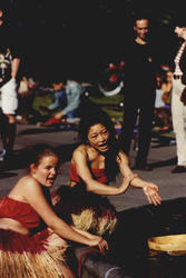 "Treet", med elever fra Nordic Black Theatres teaterskolen.K