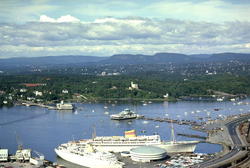 Frognerkilen med båter ved Hjortneskaia. Restaurantene Konge