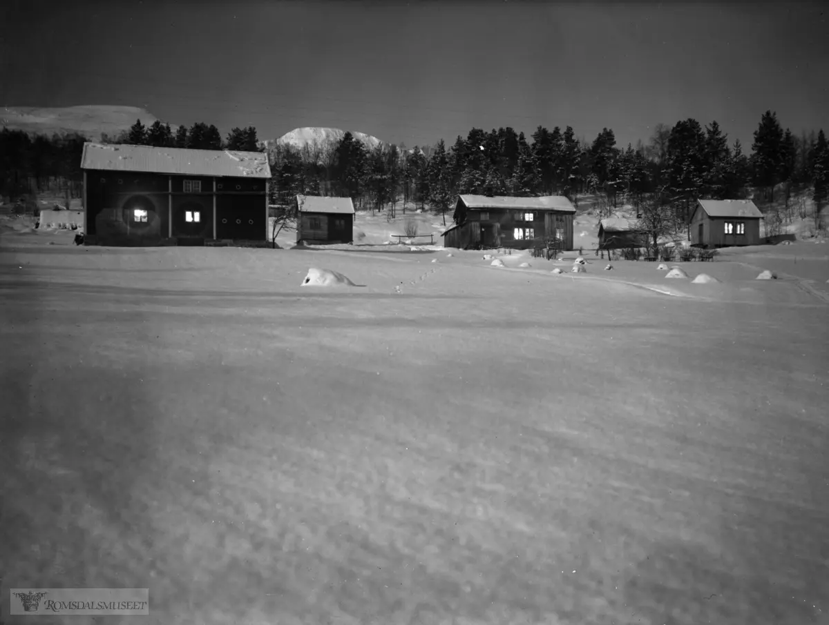 Fotografen Thomas sitt hjemsted "Myran" på Ulleland " bilde er tatt med 20 minutters eksponering i måneskinn.
