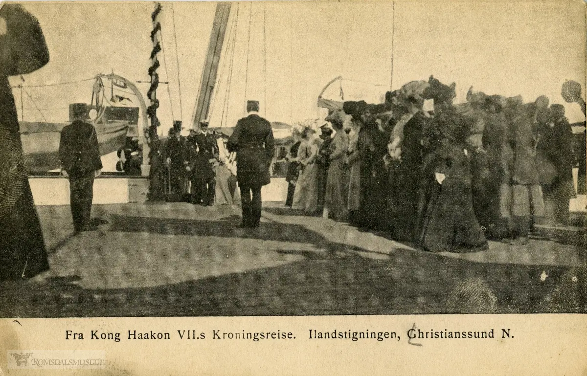 Fra Kroningsreisen i 1906..Ilandsetningen i Kristiansund.