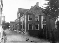 Molde skole før 1904. Utskjeringene har mye til felles med S