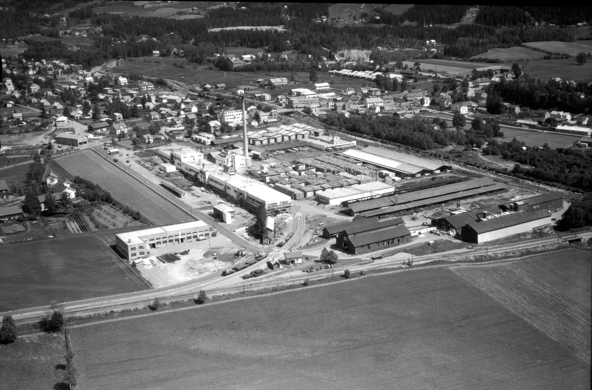 Flyfoto av Brumunddal sentrum, Berger Langmoen A/S.