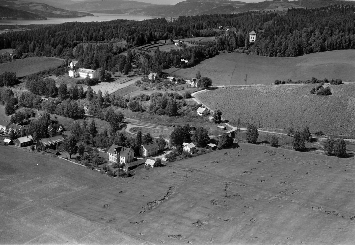 Flyfoto av Ringsaker stasjon, Ringsaker Folkehøyskole.
