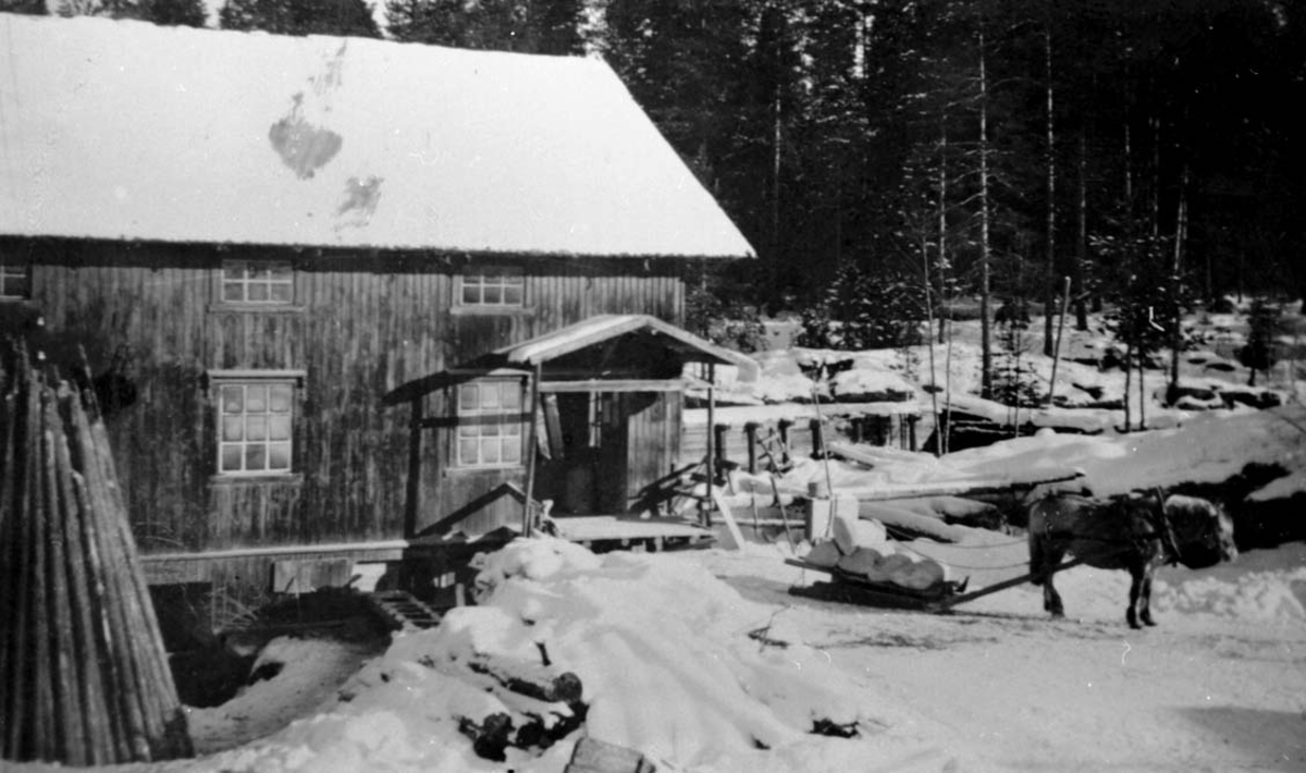 Sagbakken mølle, eksteriør, vinter, hest, slede, mjølsekker, Grønsve ...