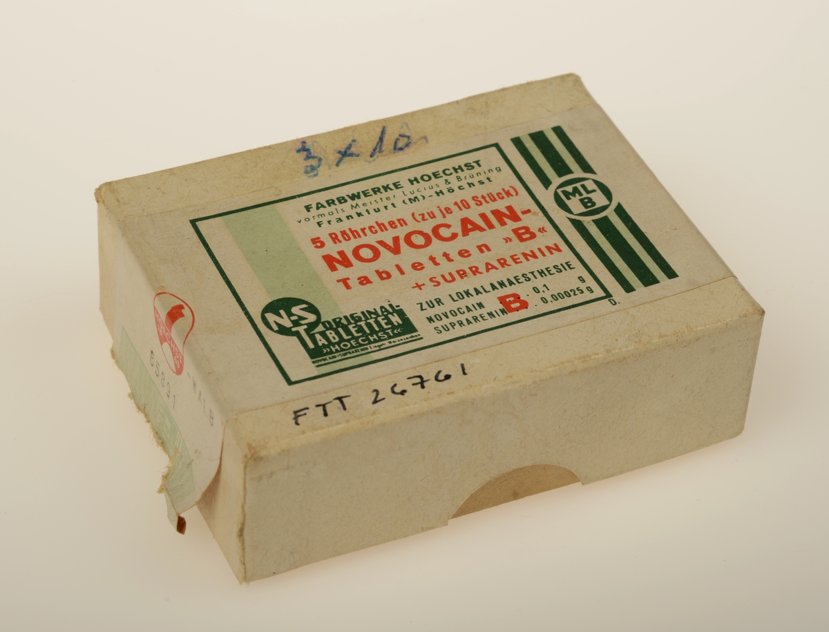 3 brilleglass. 2 er like, og et mindre er konvekst i pose merker Bausch & Lomb. Gulfilter i egen eske merket Agfa.