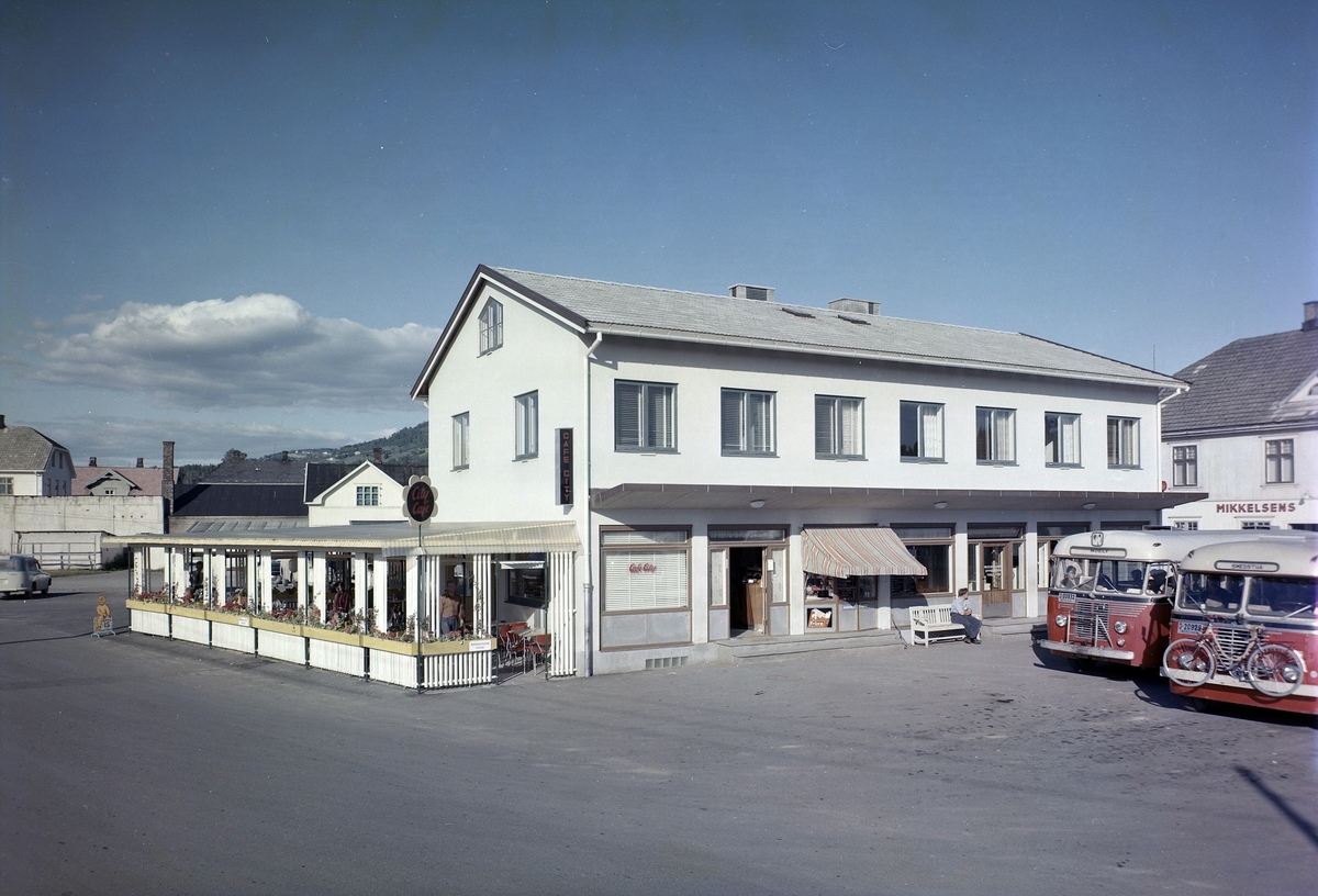 BUSSHOLDEPLASSEN CITY, BRUMUNDDAL. 1955-1966. FOTOGRAF EIVIN LØKKEN. 