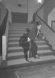 Inger Mikkelsen og Tove Mjøen er med i et skuespill i foreni