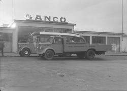 Bedford buss og lastebil for Aksel Andreassens Bilruter fra 