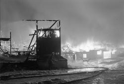 Brann på Bromstad gård - uthusbygninger brenner