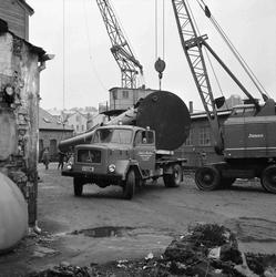 Ørens Mekaniske Verksted. Jernkonstruksjon fraktes til koksv