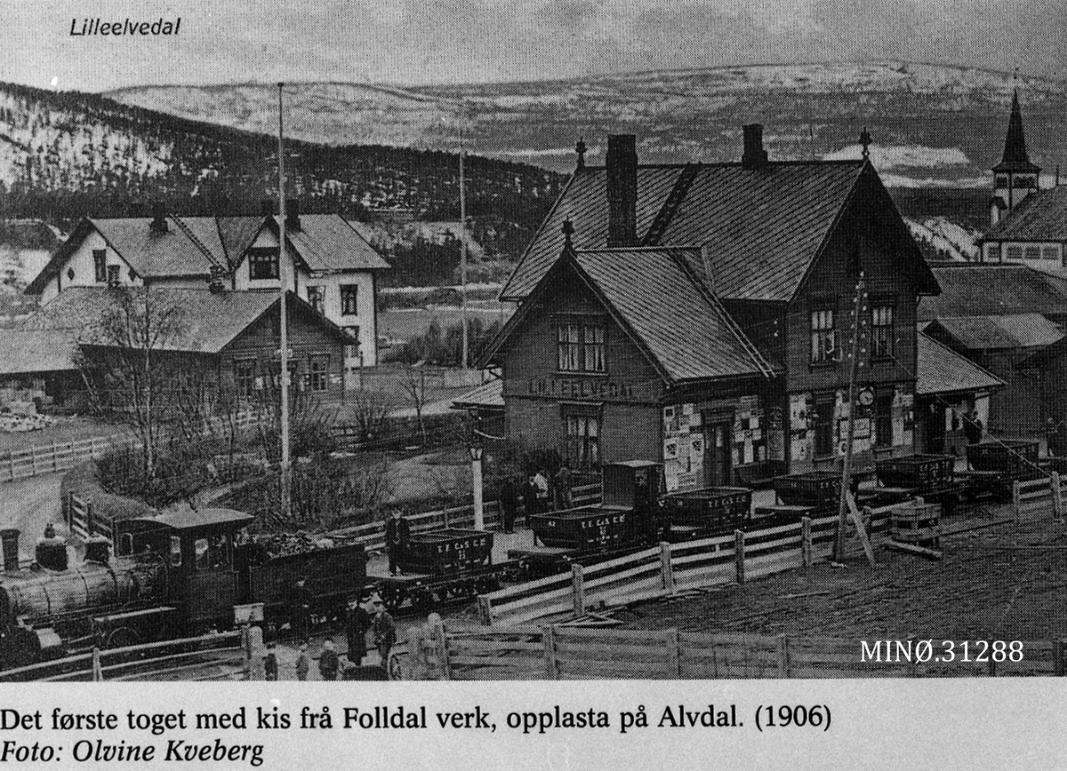 Det første toget med kis fra Lilleelvdalen station