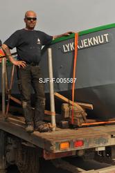 Varpebåten «Lykkjeknut» fra Sørlistøa fløtermuseum ved Osens