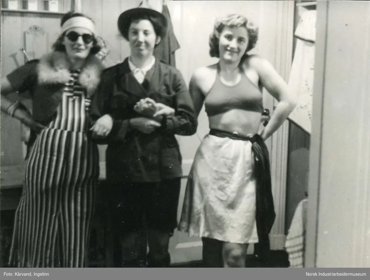 Påske 1947, på Våer, utkledning